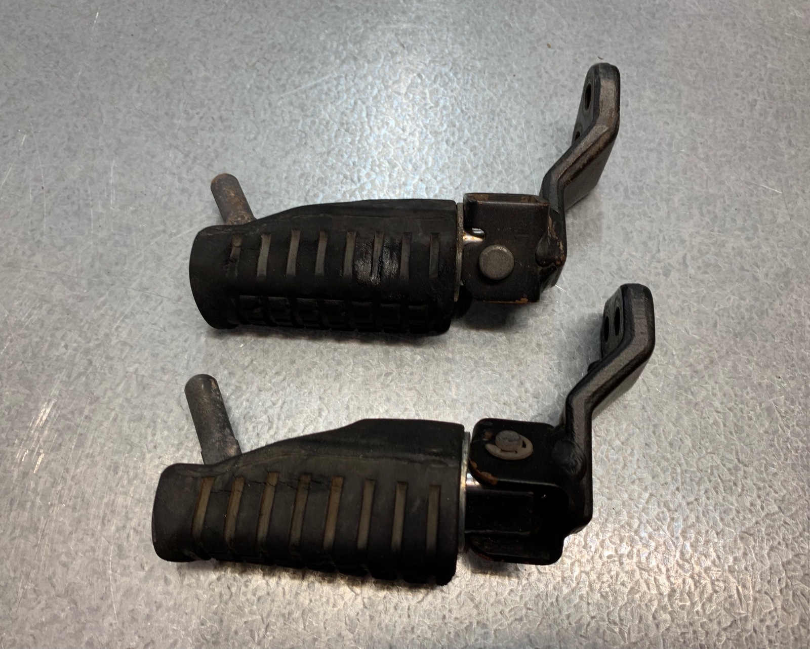 KLR 650 FOOT PEG SET 2008